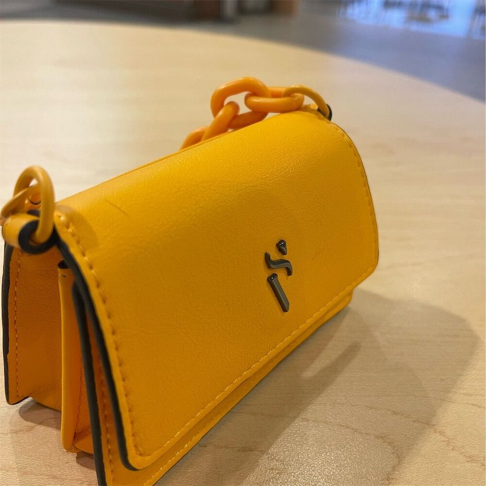 Simply Vera Vera Wang Women's Mini Coin Purse Yellow Clasp Closure Lightweight